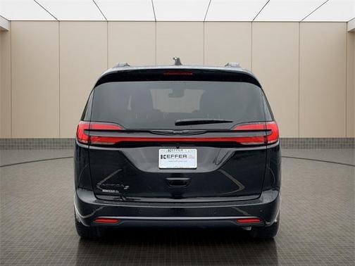 2026 Chrysler Pacifica L