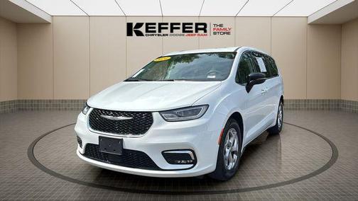 Bright White Clearcoat 2024 Chrysler Pacifica Limited