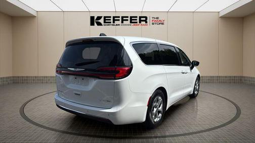Bright White Clearcoat 2024 Chrysler Pacifica Limited