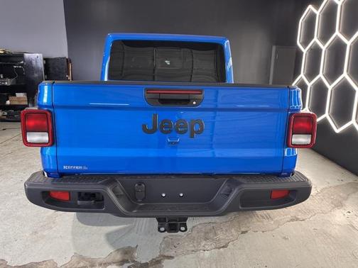 2025 Jeep Gladiator Nighthawk