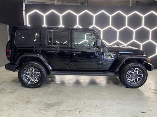 2025 Jeep Wrangler 4-Door Sahara 4x4