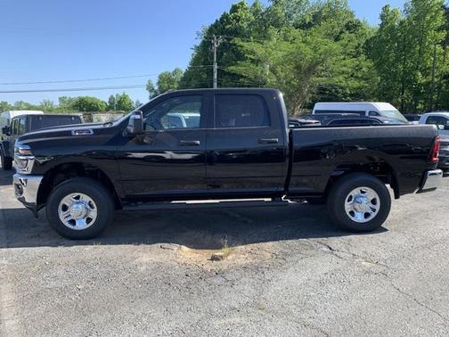 2025 RAM 2500 Tradesman Crew Cab 4x4 6'4' Box