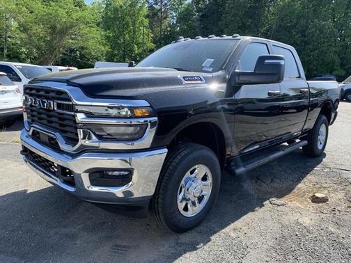 2025 RAM 2500 Tradesman Crew Cab 4x4 6'4' Box