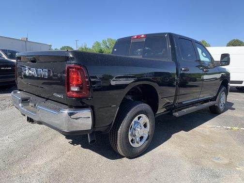 2025 RAM 2500 Tradesman Crew Cab 4x4 6'4' Box