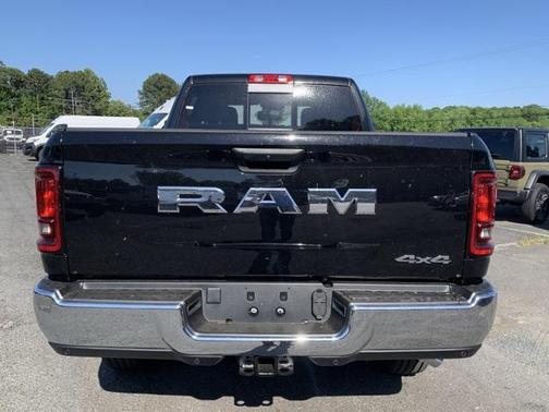 2025 RAM 2500 Tradesman Crew Cab 4x4 6'4' Box