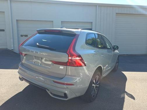 2024 Volvo XC60 Recharge Plug-In Hybrid T8 Core Dark Theme