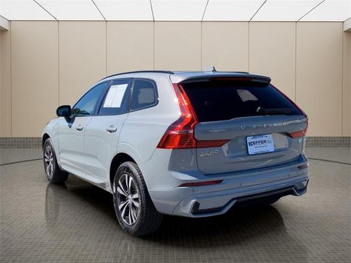 2024 Volvo XC60 Recharge Plug-In Hybrid T8 Core Dark Theme