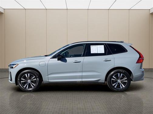 2024 Volvo XC60 Recharge Plug-In Hybrid T8 Core Dark Theme
