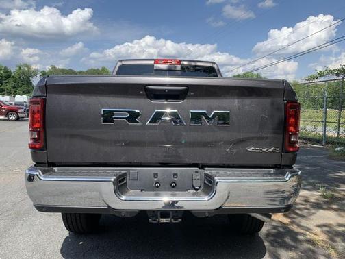2025 RAM 2500 Tradesman Crew Cab 4x4 6'4' Box