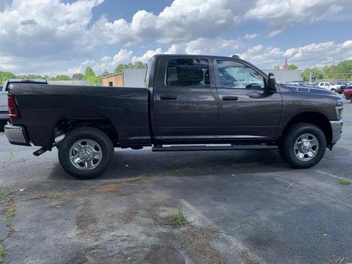 2025 RAM 2500 Tradesman Crew Cab 4x4 6'4' Box