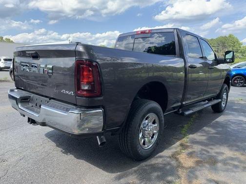 2025 RAM 2500 Tradesman Crew Cab 4x4 6'4' Box