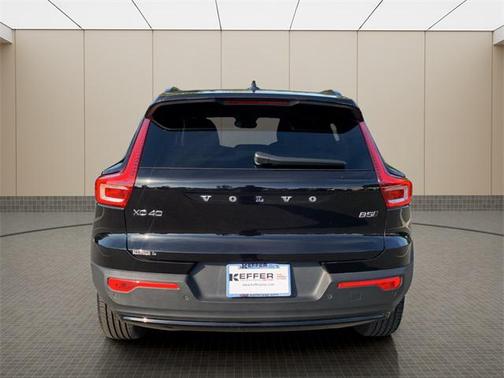 2025 Volvo XC40 B5 Plus Dark Theme