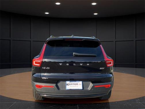 2025 Volvo XC40 B5 Plus Dark Theme