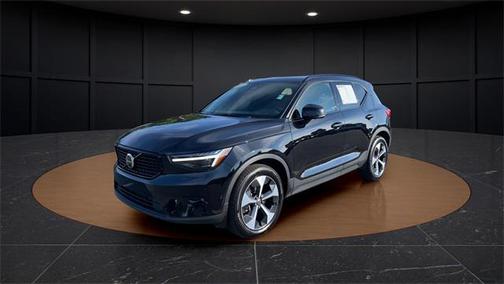 2025 Volvo XC40 B5 Plus Dark Theme