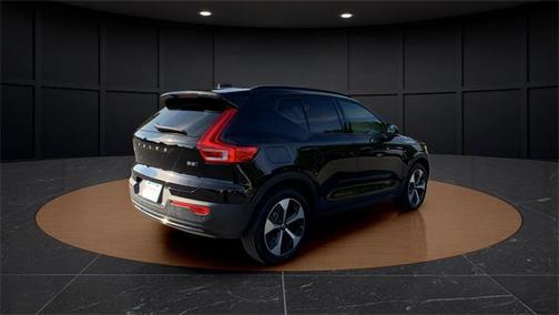 2025 Volvo XC40 B5 Plus Dark Theme