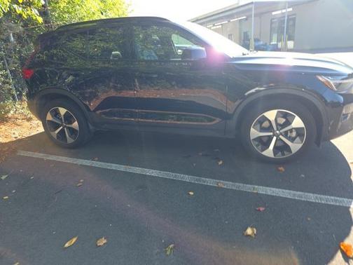 2025 Volvo XC40 B5 Plus Dark Theme