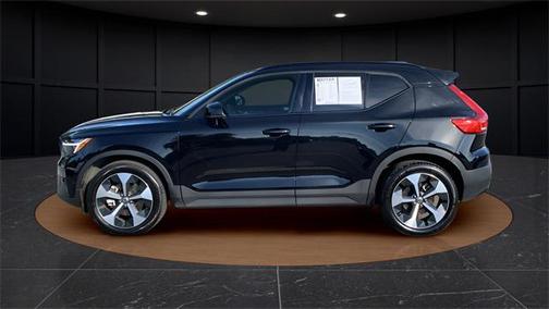 2025 Volvo XC40 B5 Plus Dark Theme