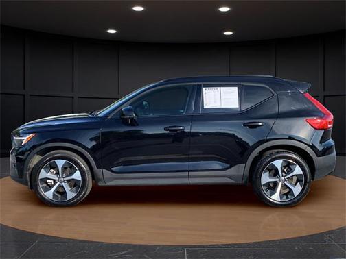 2025 Volvo XC40 B5 Plus Dark Theme