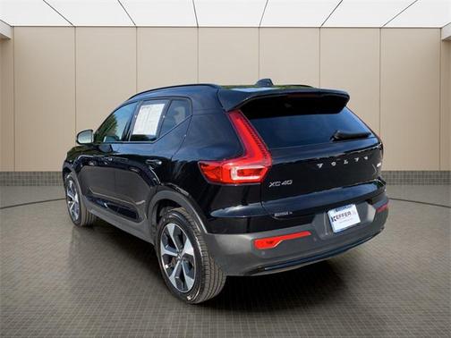 2025 Volvo XC40 B5 Plus Dark Theme