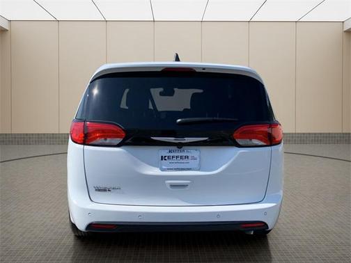 2026 Chrysler Voyager LX