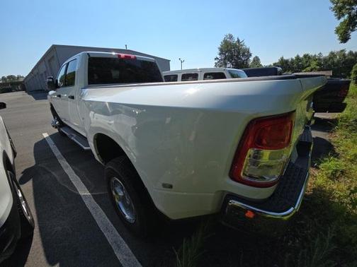 2024 RAM 3500 Big Horn Crew Cab 4x4 8' Box