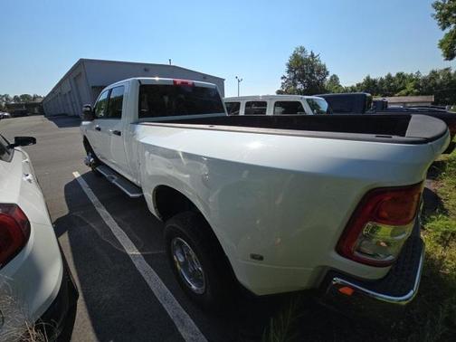 2024 RAM 3500 Big Horn Crew Cab 4x4 8' Box