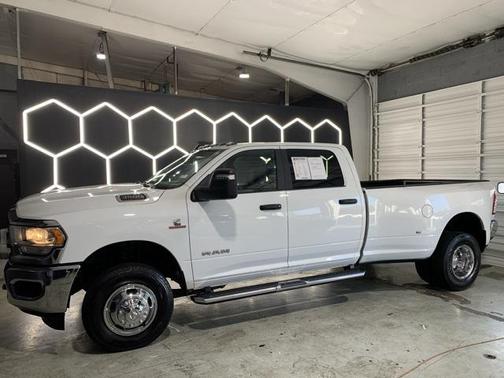 2024 RAM 3500 Big Horn Crew Cab 4x4 8' Box