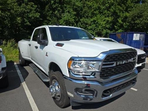 2024 RAM 3500 Big Horn Crew Cab 4x4 8' Box