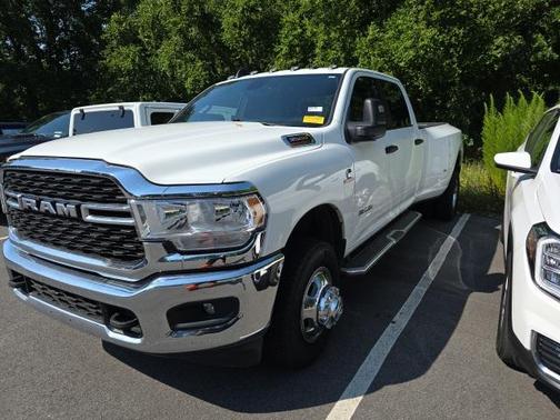 2024 RAM 3500 Big Horn Crew Cab 4x4 8' Box