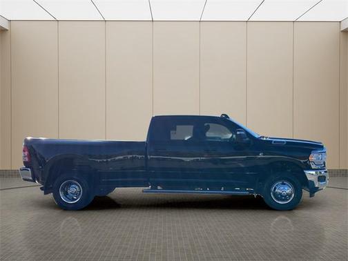 2024 RAM 3500 Tradesman Crew Cab 4x4 8' Box