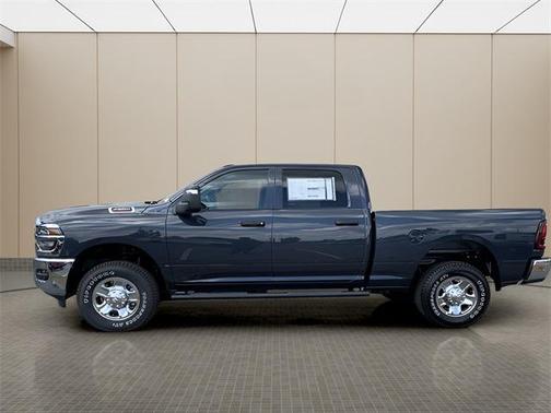 2025 RAM 2500 Tradesman Crew Cab 4x4 6'4' Box