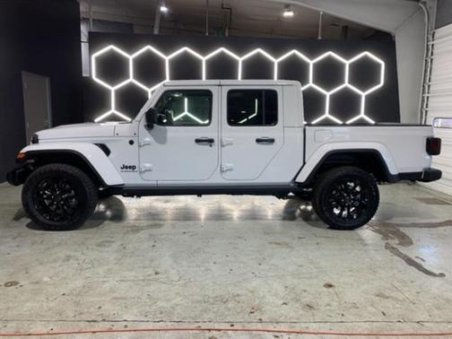 2025 Jeep Gladiator Nighthawk