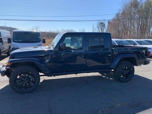 2025 Jeep Gladiator Nighthawk