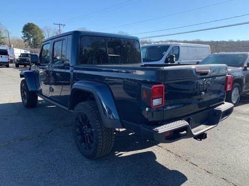 2025 Jeep Gladiator Nighthawk