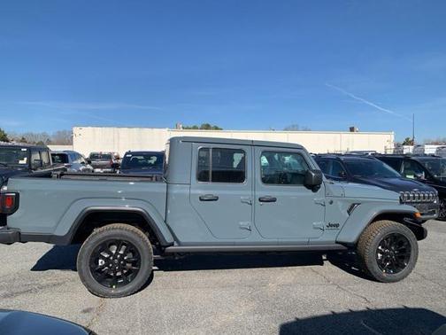 2025 Jeep Gladiator Nighthawk