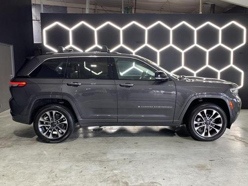 2022 Jeep Grand Cherokee Overland