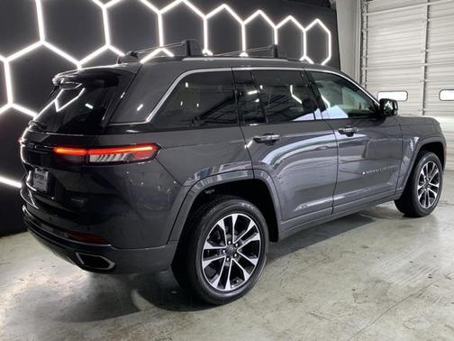 2022 Jeep Grand Cherokee Overland