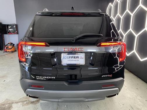 2022 GMC Acadia AWD AT4