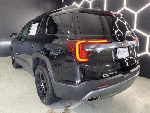 2022 GMC Acadia AWD AT4