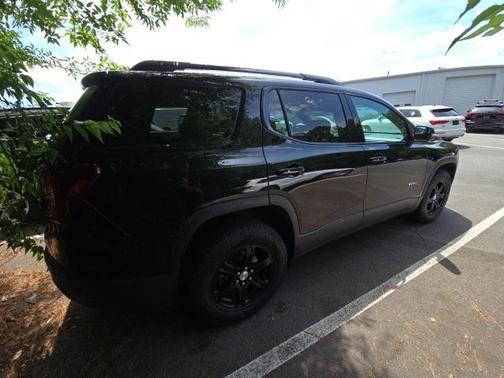 2022 GMC Acadia AWD AT4