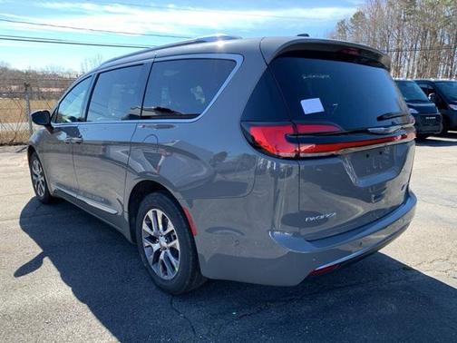 2025 Chrysler Pacifica L
