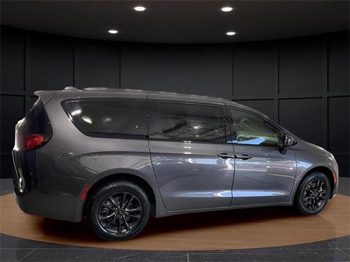 2020 Chrysler Pacifica L