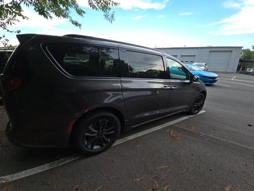 2020 Chrysler Pacifica L