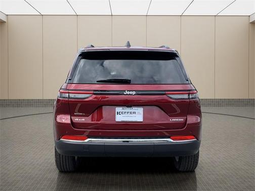2025 Jeep Grand Cherokee Laredo