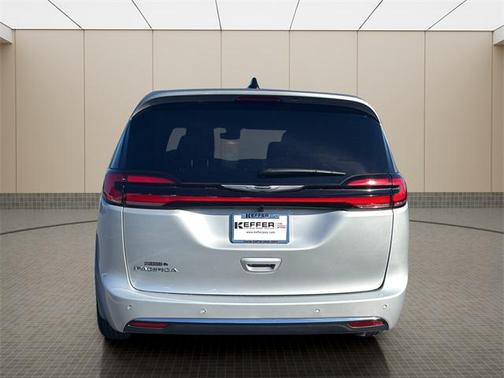 2026 Chrysler Pacifica L