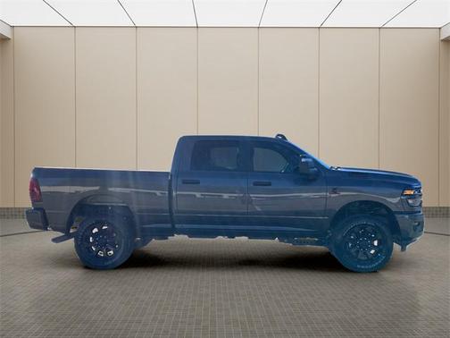2025 RAM 2500 Big Horn Crew Cab 4x4 6'4' Box