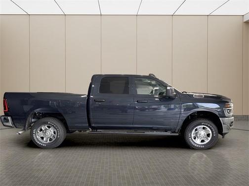 2025 RAM 2500 Tradesman Crew Cab 4x4 6'4' Box