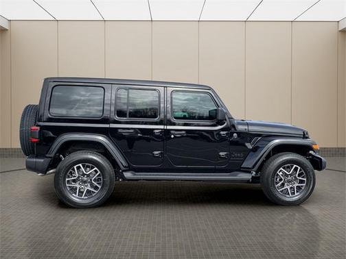 2026 Jeep Wrangler 4-Door Sahara 4x4