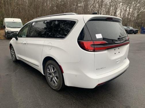 2025 Chrysler Pacifica L