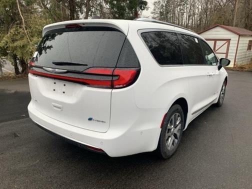 2025 Chrysler Pacifica L